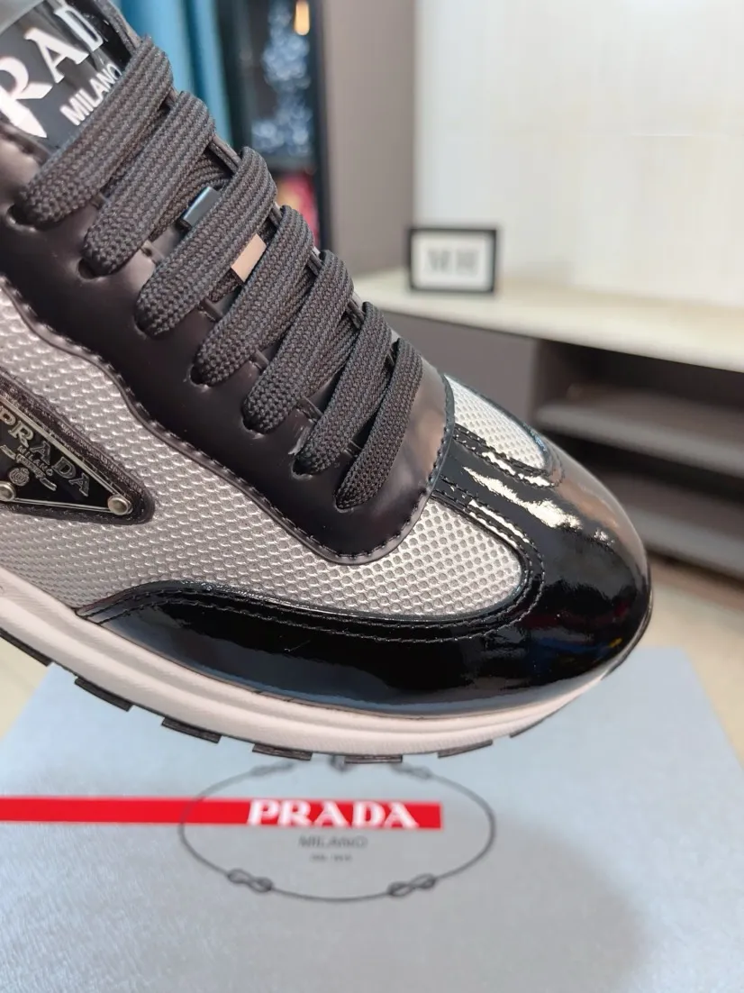 Men's shoes 💰600🌹🌹High-quality new Prada counters are launched simultaneously. The new men's shoes and 😘fabrics are selected from imported mesh and glue-spraying technology. Imported cowhide lining. 👍🏿High-end☄️Open-molded non-slip rubber outsole, exquisite lines, simple and elegant, comfortable and high-end for leisure travel. Code number: 38 to 44